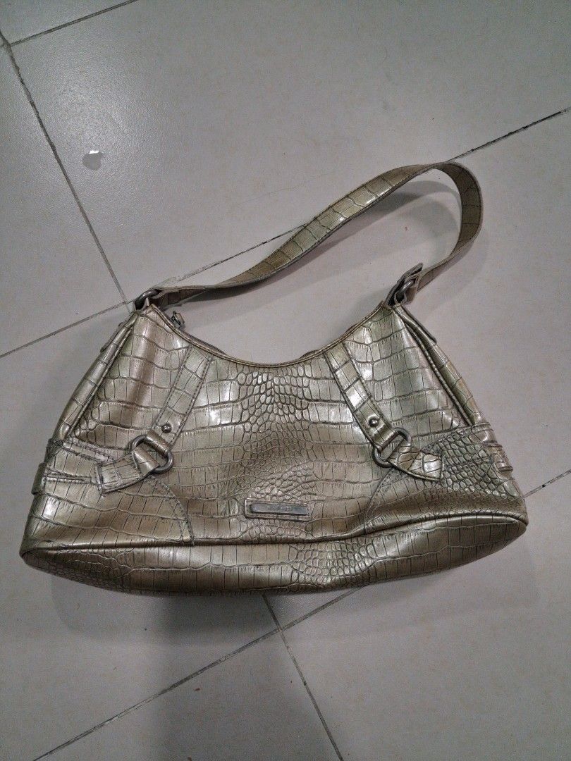 Nine west (Category: Announcements) located in Manila. Submitted by carlitoboh66625 (Listing ID 1467180935, Image 1). Description: nine west shoulder bag excellent condition all details declare price 500.