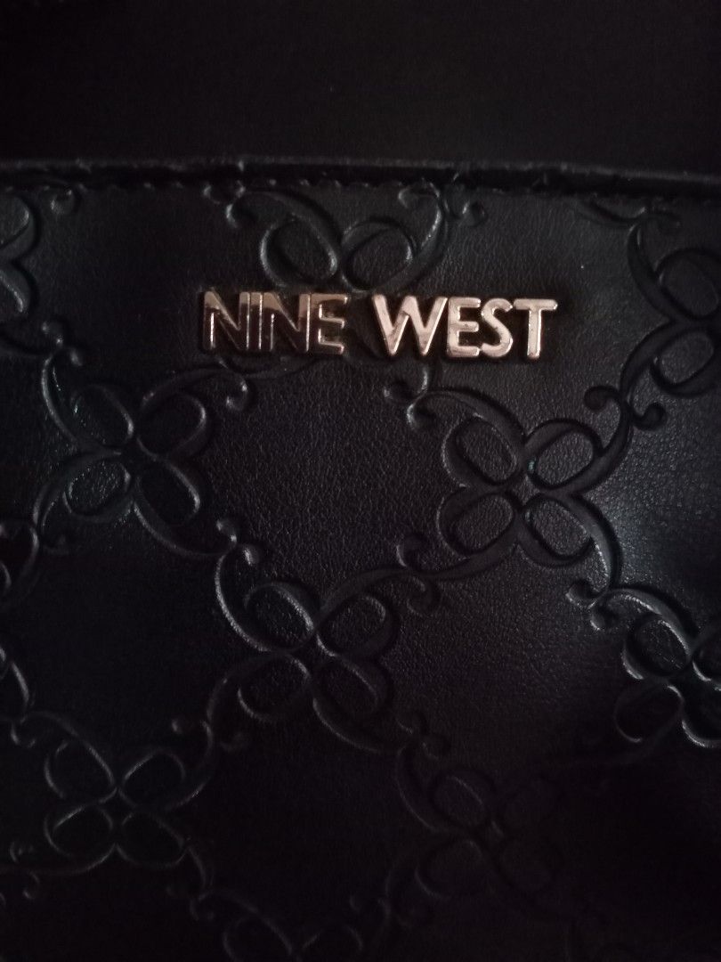 NINE WEST Bolsa Satchel Negro (Category: Cross-body Bags) located in Bacolod City. Submitted by baby_araneta (Listing ID 1467276119, Image 2). Description: Authentic 💯 NINE WEST Bolsa Satchel Negro Php 1,500 Location: Bacolod City .