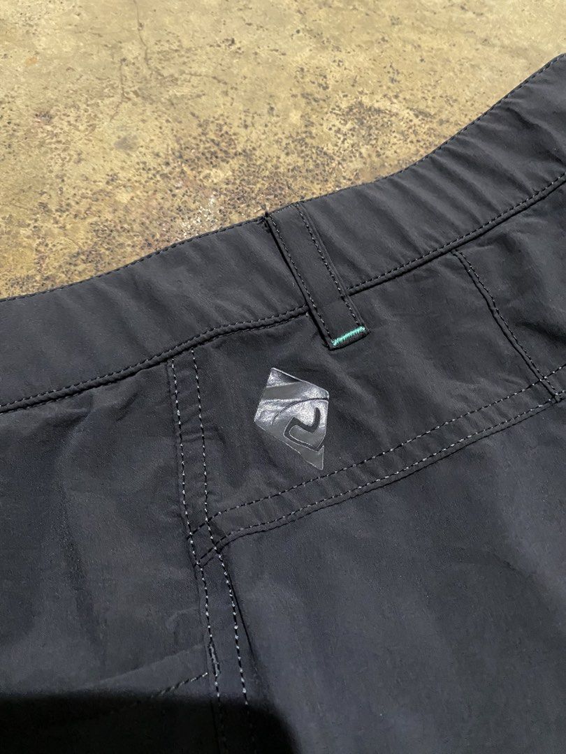 Northland trekking short (Category: Shorts) located in Tabaco. Submitted by centthrif55361 (Listing ID 1467188818, Image 3). Description: Northland trekking short (Women’s) 3pocket W:28-29 L:14 Very good condition Color rate 9.6/10 Issue washable stain Fresh from bale.