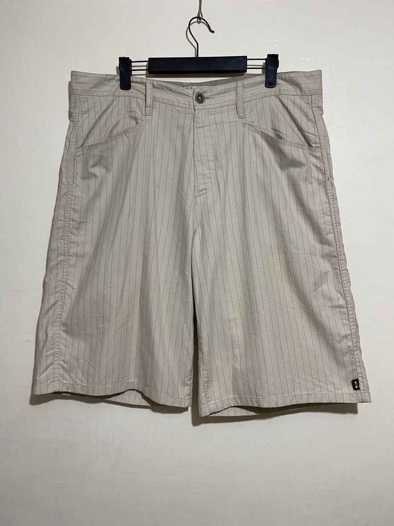 OAKLEY, Golf shorts (Category: Shorts) located in Cavite. Submitted by jc_thrift95 (Listing ID 1467337716, Image 1). Description: - beige pinstripe casual or golf shorts from Oakley featuring a subtle vertical stripe pattern and a small brand logo on the lower hem. - L- 24 inch - W- 19 inch - Color rate 8/10 - See picture details for dimes..