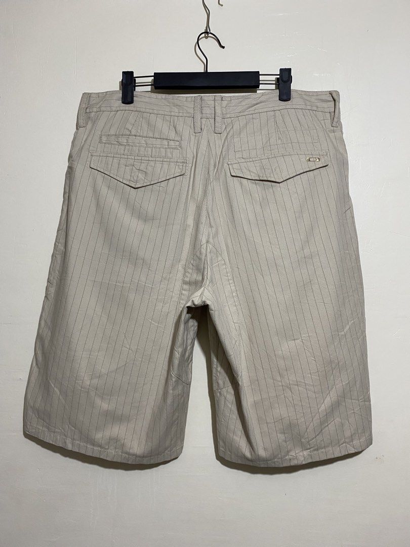 OAKLEY, Golf shorts (Category: Shorts) located in Cavite. Submitted by jc_thrift95 (Listing ID 1467337716, Image 2). Description: - beige pinstripe casual or golf shorts from Oakley featuring a subtle vertical stripe pattern and a small brand logo on the lower hem. - L- 24 inch - W- 19 inch - Color rate 8/10 - See picture details for dimes..