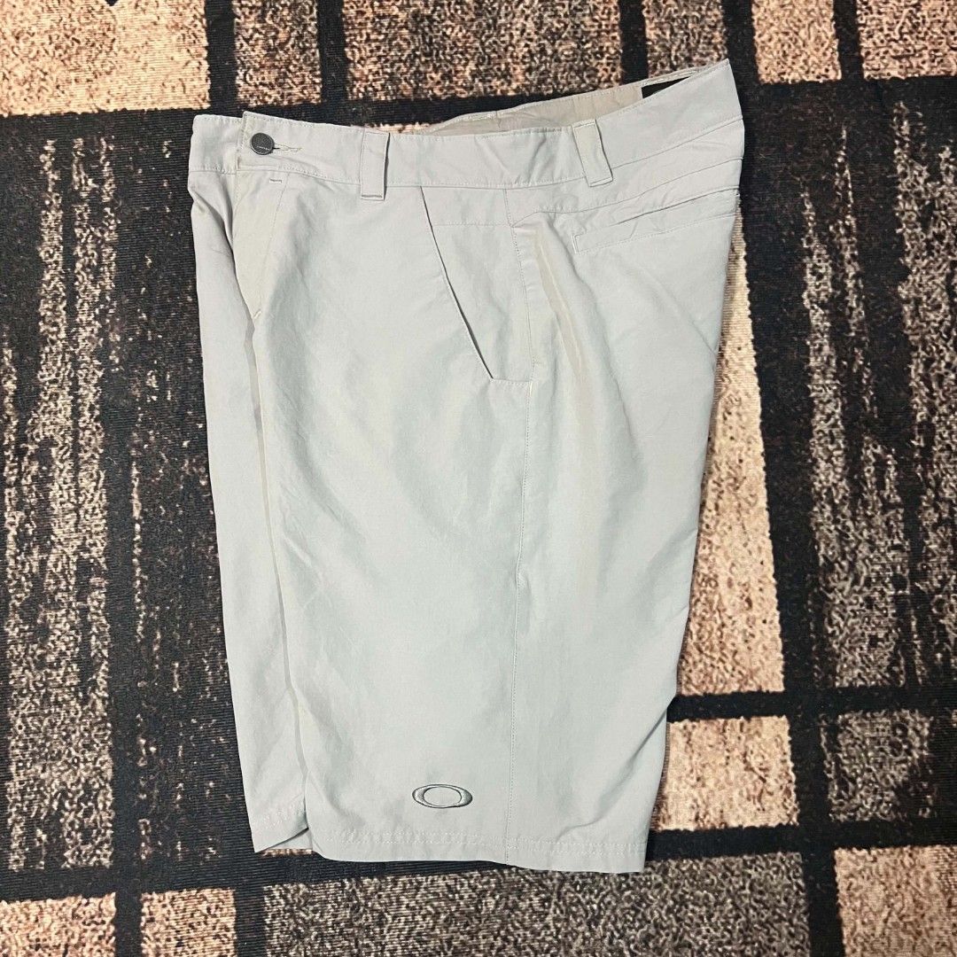 Oakley Grey Casual Shorts (Category: Shorts) located in Cebu City. Submitted by royalwolf-2a85 (Listing ID 1467305178, Image 3). Description: Oakley casual shorts in light grey. Size 33-34 length 23 leg opening 11 excellent condition need Wash last photo Button fly closure with branded button and woven waistband label. Two front pockets, two rear welt pockets, and the Oakley ellipse logo embroidered on the left leg hem. Made in Vietnam. Comfortab