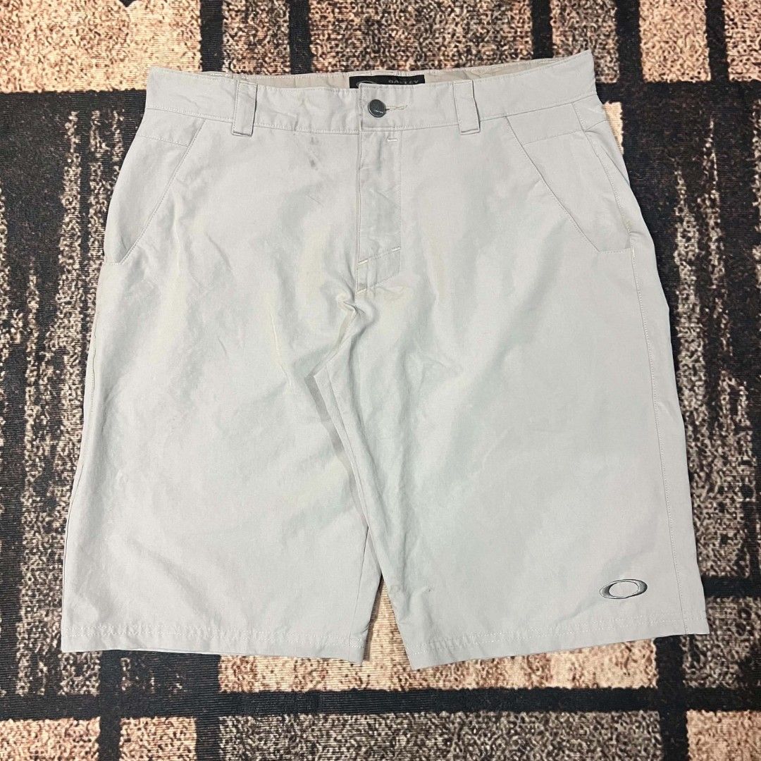 Oakley Grey Casual Shorts (Category: Shorts) located in Cebu City. Submitted by royalwolf-2a85 (Listing ID 1467305178, Image 1). Description: Oakley casual shorts in light grey. Size 33-34 length 23 leg opening 11 excellent condition need Wash last photo Button fly closure with branded button and woven waistband label. Two front pockets, two rear welt pockets, and the Oakley ellipse logo embroidered on the left leg hem. Made in Vietnam. Comfortab