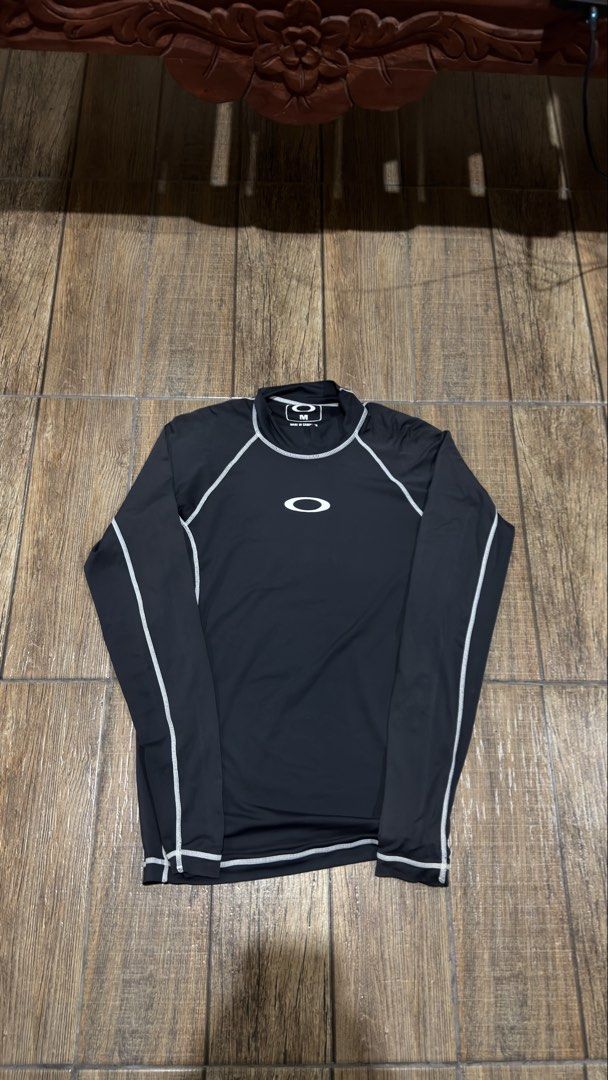 OAKLEY LONGSLEEVE (Category: Coats, Jackets and Outerwear) located in Manila. Submitted by urban-vintage_2 (Listing ID 1467330608, Image 2). Description: ISSUE: NONE (NEED WASH) MOP :GCASH (NO COD) SHIP VIA: LALAMOVE & J&T LOCATION: PASIG CITY LENGTH: 24 WIDTH : 18.