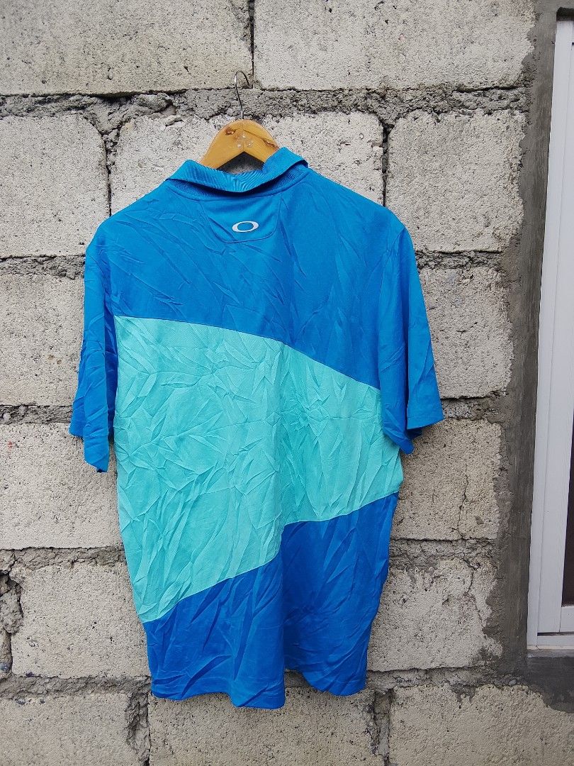 Oakley polo (Category: Activewear) located in Bayombong. Submitted by jeffreybee (Listing ID 1467267804, Image 2). Description: 29-30 length 24 width can stretch to 26 no flaws.