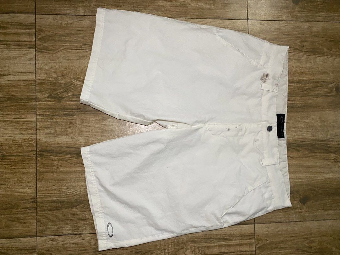 Oakley White Shorts 38W (Category: Shorts) located in Mabalacat. Submitted by day2daythrift (Listing ID 1467360577, Image 1). Description: - Brand: Oakley - Color: White - Size: 38W - Origin: Made in China - Closure: Button closure with branded front button - Flaws: Visible stains near the waistband and front area - Bonus: Includes a piece of candy left inside the waistband.