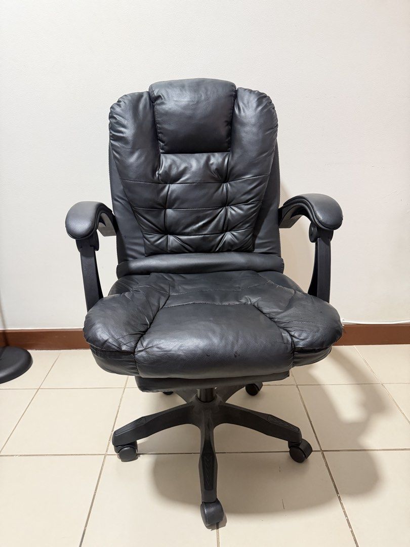 Office Chair (Category: Office Furniture & Fixtures) located in Makati City. Submitted by jessa_ (Listing ID 1467201095, Image 1). Description: No issues, with signs of usage Pickup: Chino Roces, Makati.