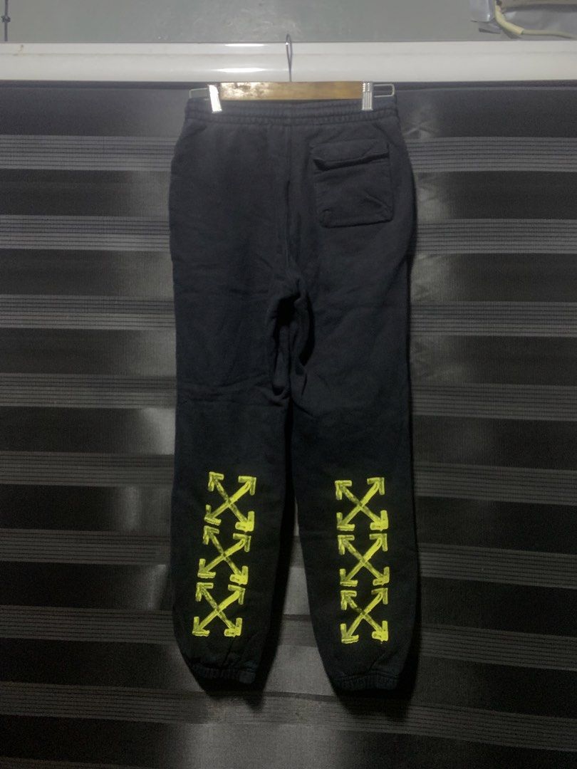 Off-White Arrow Sweatpants Black Size S (Category: Joggers) located in Antipolo. Submitted by RAREFINDS (Listing ID 1467332323, Image 2). Description: .