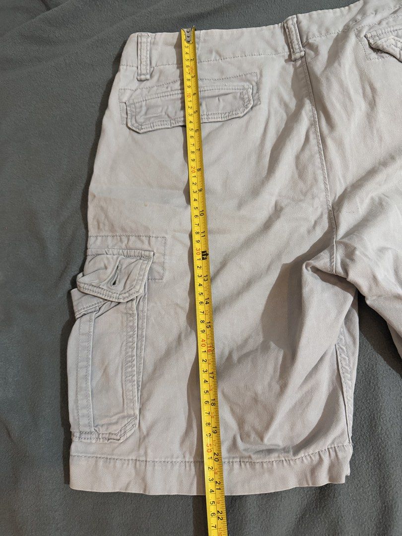 Old navy cargo shorts (Category: Shorts) located in Manila. Submitted by daleyo (Listing ID 1467303270, Image 3). Description: In good condition.