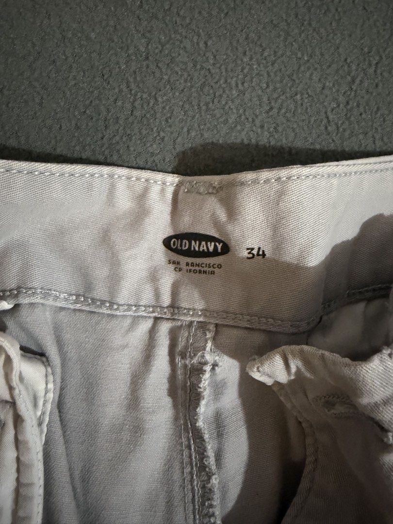 Old navy cargo shorts (Category: Shorts) located in Manila. Submitted by daleyo (Listing ID 1467303270, Image 2). Description: In good condition.