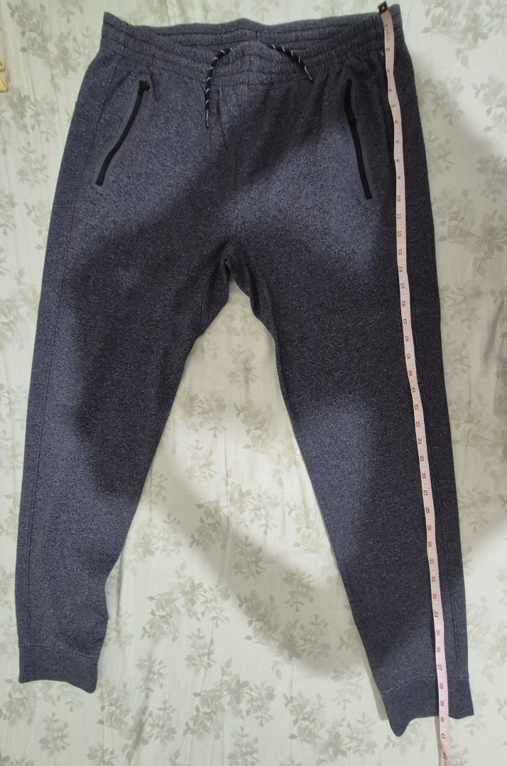 Old Navy Dynamic Fleece Joggers Size L (Category: Joggers) located in Marikina City. Submitted by raesales (Listing ID 1467197179, Image 1). Description: - Brand: Old Navy - Item: Dynamic Fleece Joggers - Color: Dark Grey Marl - Size: Large - Material: 68% cotton, 27% polyester, 5% spandex - Features: 4-way stretch fabric, elastic waistband with drawstring, secure zipped pockets on both sides RFS: di nagagamit.