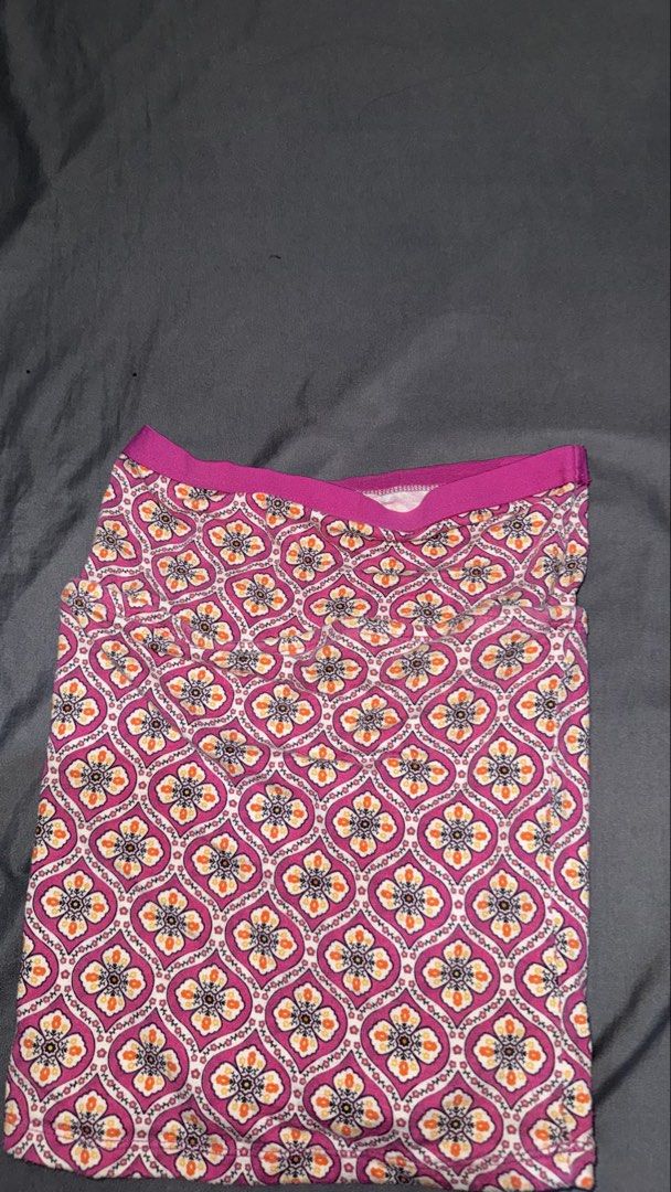 Old navy tube top (Category: Others Tops) located in Andop. Submitted by nobleangel (Listing ID 1467311722, Image 3). Description: - Old navy tube top - Size small -Has double fabric and garter for breast - Good for beaches and outdoor activities .