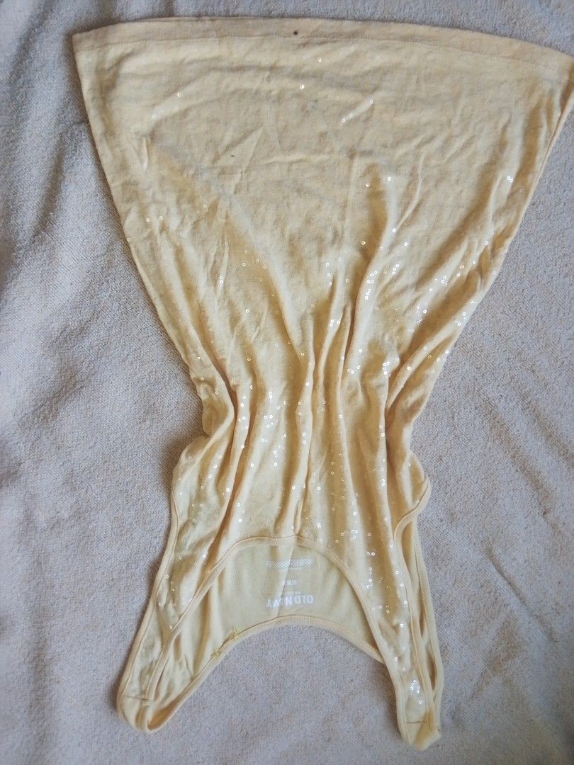 Old Navy Yellow Sequined Tank Top Size M (Category: Sleeveless) located in Narvacan. Submitted by yelri555 (Listing ID 1467330135, Image 2). Description: - Brand: Old Navy - Color: Bright Yellow - Size: Medium (based on inner tag) - Details: Cute sequin embellishments sprinkled across the fabric, scoop neckline with ribbed trim - Material: Lightweight and breathable - Style: Casual, easy to pair with jeans or shorts - Condition: Great pre-loved c