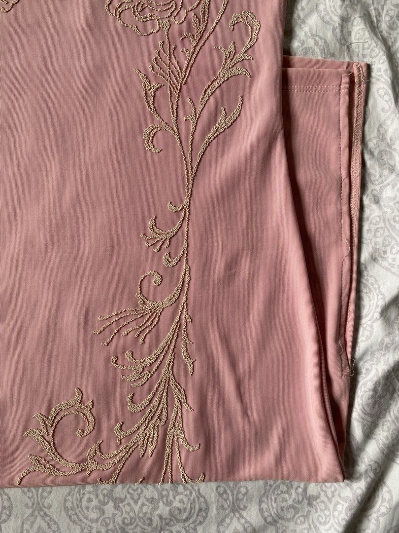 old rose midi dress (Category: Dresses) located in Minalabac. Submitted by binx.xoxo (Listing ID 1467242794, Image 3). Description: 🧷size: s-m 🧷bust: 31 in 🧷length: 34.75 in 🧷vv nice fit 🧷fabric condition is good as new 🧷swipe for flaws.