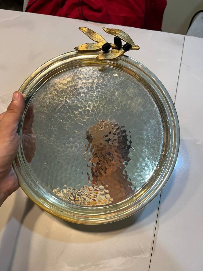 Olive Branch Catch-All / Trinket Tray (Category: Vintage Collectibles) located in Quezon City. Submitted by michypeachyy1 (Listing ID 1467262934, Image 3). Description: 1200 plus shipping only.
