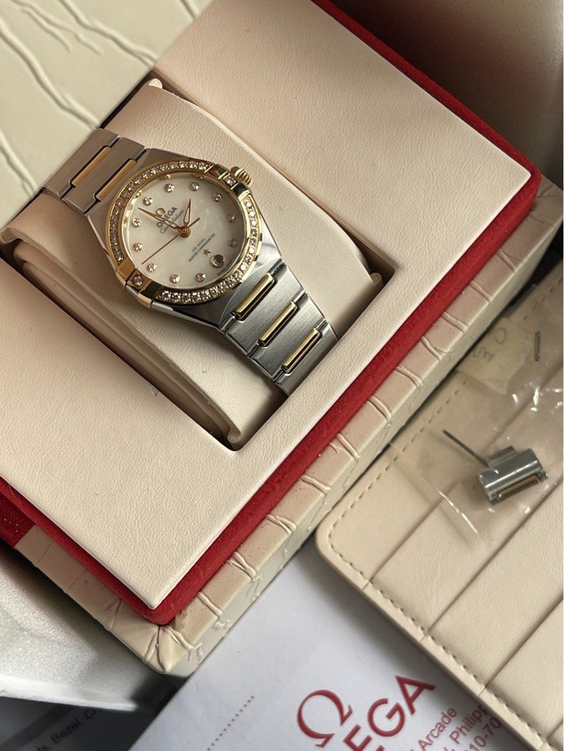 Omega Contellation Manhattan 2024 (Category: Luxury Watches) located in Guiguinto. Submitted by archOGIE (Listing ID 1464189566, Image 2). Description: SUPER STEAL ! Omega constellation Manhattan2024 18k Gold and steel MOP dial/Diamond bezel 29mm diameter AUTHENTIC - checked by 6750 OMEGA,SC Makati Complete links/original box/pouch/(lost card) Retail price ₱950k($16,300) Meet up: Quezon City, Ortigas,Malolos Bulacan.