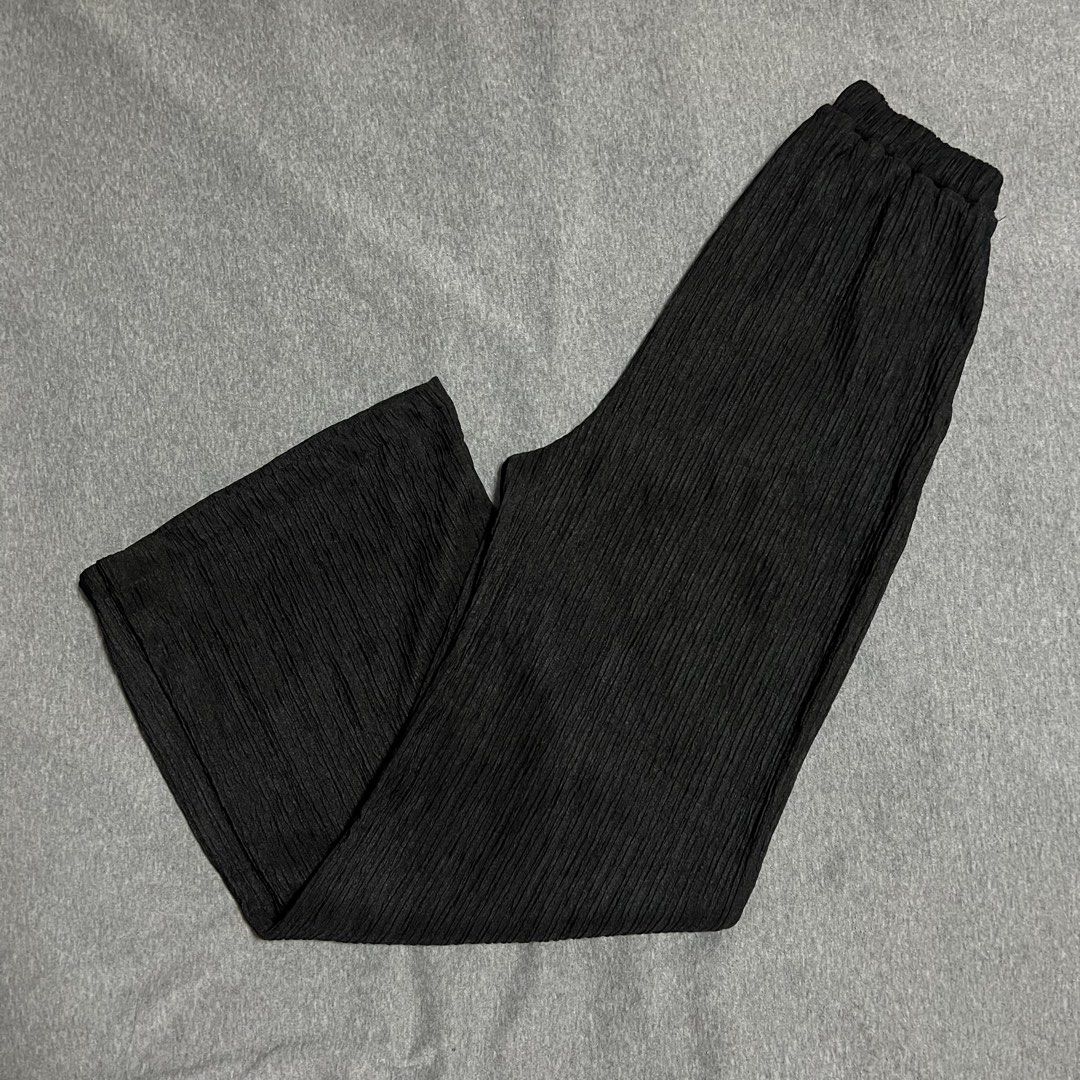 One shoulder top & pants coords set (Category: Sets or Coordinates) located in Las Pinas. Submitted by jilanah (Listing ID 1467315258, Image 3). Description: Used only once.