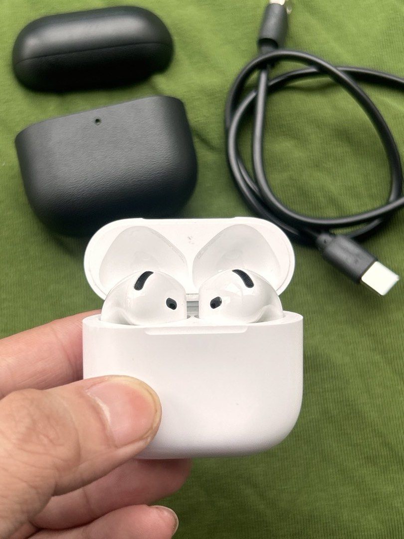 Original Apple Airpods 4 (Non ANC) (Category: Earphones) located in Makati City. Submitted by john15.5 (Listing ID 1467168548, Image 3). Description: Try Secondhand Original Apple Airpods 4 (Non ANC) for only Php 5500 -100% Original -Free Usb C cable -Free Silicon Case -Smoothness 96% Front & 97% Back -Good battery life -Matagal Malowbat, Mabilis magcharge -Good quality -Crisp Button -Actual Photo -Ready to use -No Box -No swap -Free Shipping via