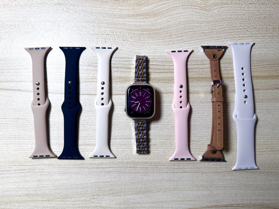 ORIGINAL Apple Watch Series 7 GPS 41mm Starlight (Category: Wearables & Smart Watches) located in Quezon City. Submitted by yszabianca61718 (Listing ID 1467220162, Image 1). Description: Almost new Lady owned With free 6 straps With box RFS: Upgrade.