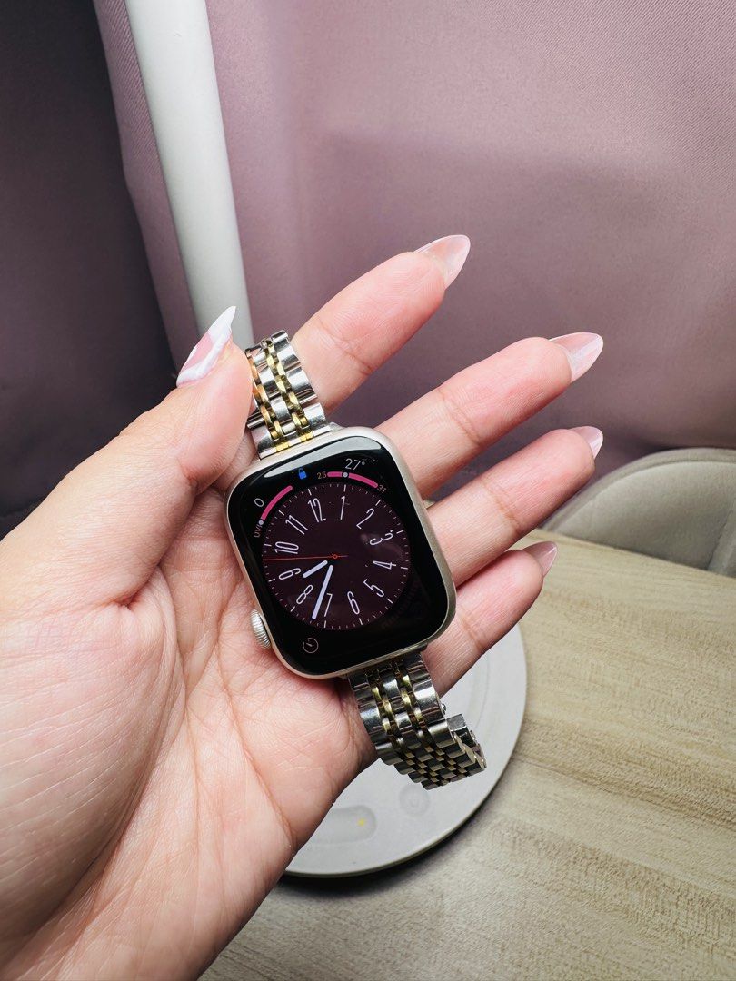 ORIGINAL Apple Watch Series 7 GPS 41mm Starlight (Category: Wearables & Smart Watches) located in Quezon City. Submitted by yszabianca61718 (Listing ID 1467220162, Image 3). Description: Almost new Lady owned With free 6 straps With box RFS: Upgrade.