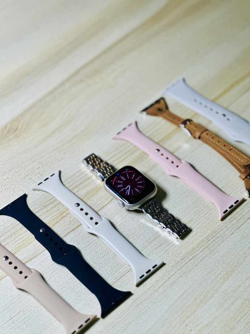 ORIGINAL Apple Watch Series 7 GPS 41mm Starlight (Category: Wearables & Smart Watches) located in Quezon City. Submitted by yszabianca61718 (Listing ID 1467220162, Image 2). Description: Almost new Lady owned With free 6 straps With box RFS: Upgrade.