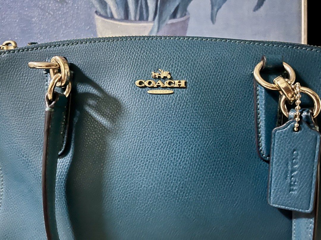 Original Coach Shoulder Bag (Category: Shoulder Bags) located in Quezon City. Submitted by madshoppe (Listing ID 1467256034, Image 3). Description: Original Like new but not perfect because this is preloved, pass sa maarte at maselan na gusto ng brand new sa presyong preloved No lowballers No flaws Teal or blue green in color Med size With sling .