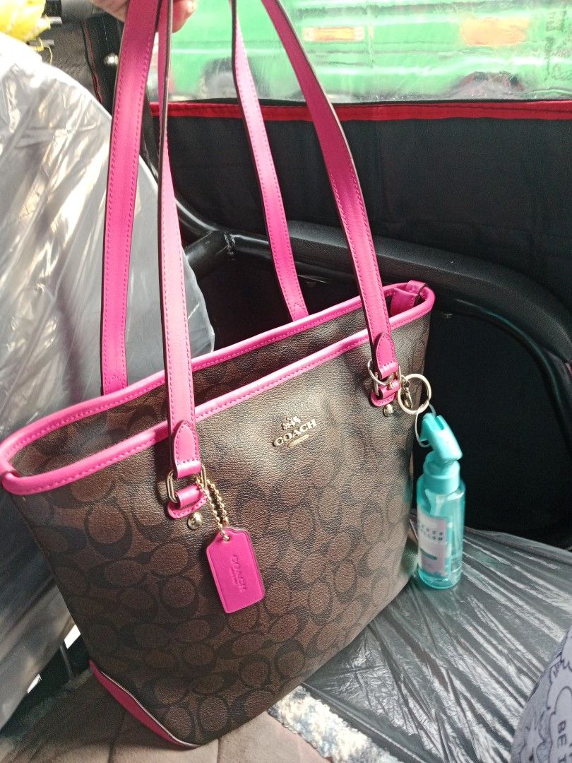 Original Coach Tote Bag (Category: Tote Bags) located in Manila. Submitted by idressupreloved (Listing ID 1467192702, Image 1). Description: very good condition bought from Japan! made in Philippines rarely used!.