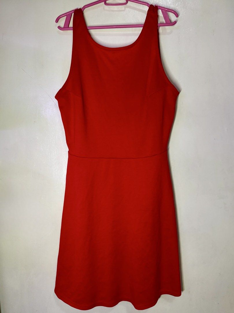 Original H&M Red Dress (Category: Dresses) located in Las Pinas. Submitted by yourdailyssentials (Listing ID 1467306662, Image 1). Description: Original H&M Red Dress US size 10 - women’s dress Fits small to large frame .