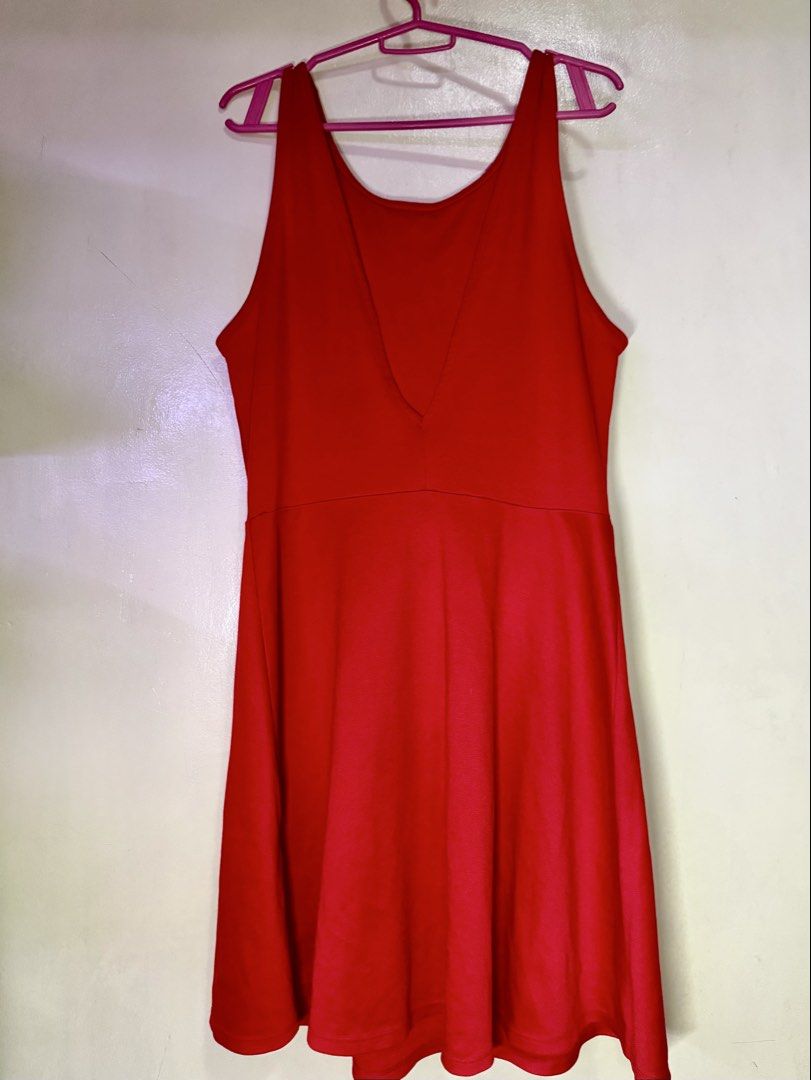 Original H&M Red Dress (Category: Dresses) located in Las Pinas. Submitted by yourdailyssentials (Listing ID 1467306662, Image 2). Description: Original H&M Red Dress US size 10 - women’s dress Fits small to large frame .