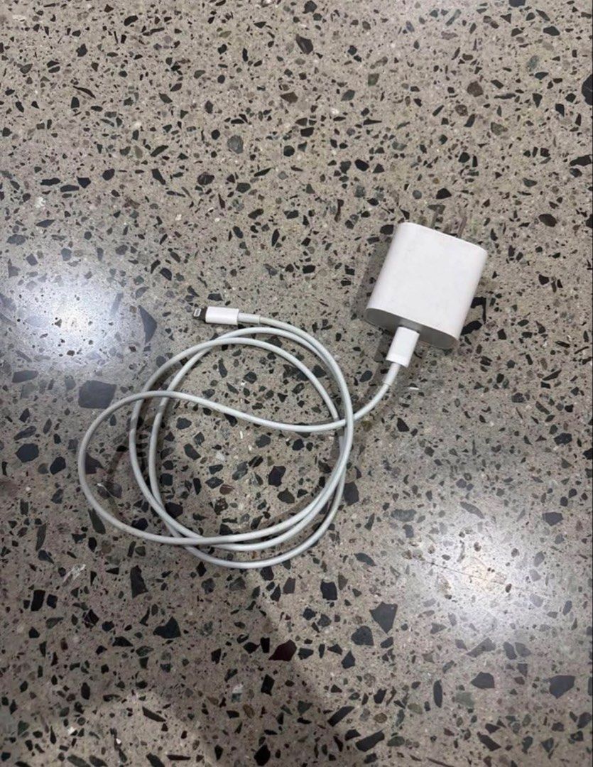 Original Iphone Charger (Category: Chargers & Cables) located in Davao. Submitted by _zenartmmy (Listing ID 1467313324, Image 1). Description: Came from my old iPhone 12 pro max that I already sold, and I recently upgraded so I won’t need this anymore and im selling it for only 400 No issue and still working perfectly fine pm po for interested!.