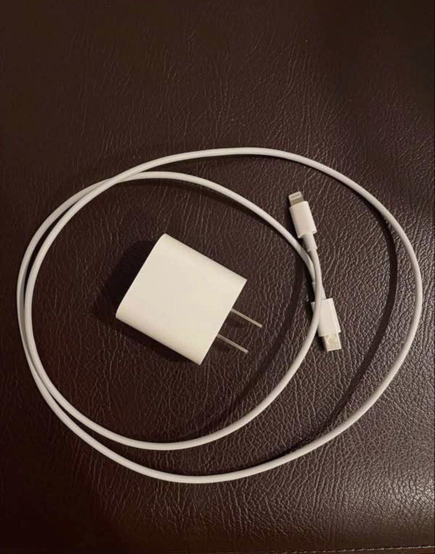 Original Iphone Charger (Category: Chargers & Cables) located in Davao. Submitted by _zenartmmy (Listing ID 1467313923, Image 1). Description: Came from my old iPhone 12 pro max that I already sold, and I recently upgraded so I won’t need this anymore and im selling it for only 400 No issue and still working perfectly fine pm po for interested!.
