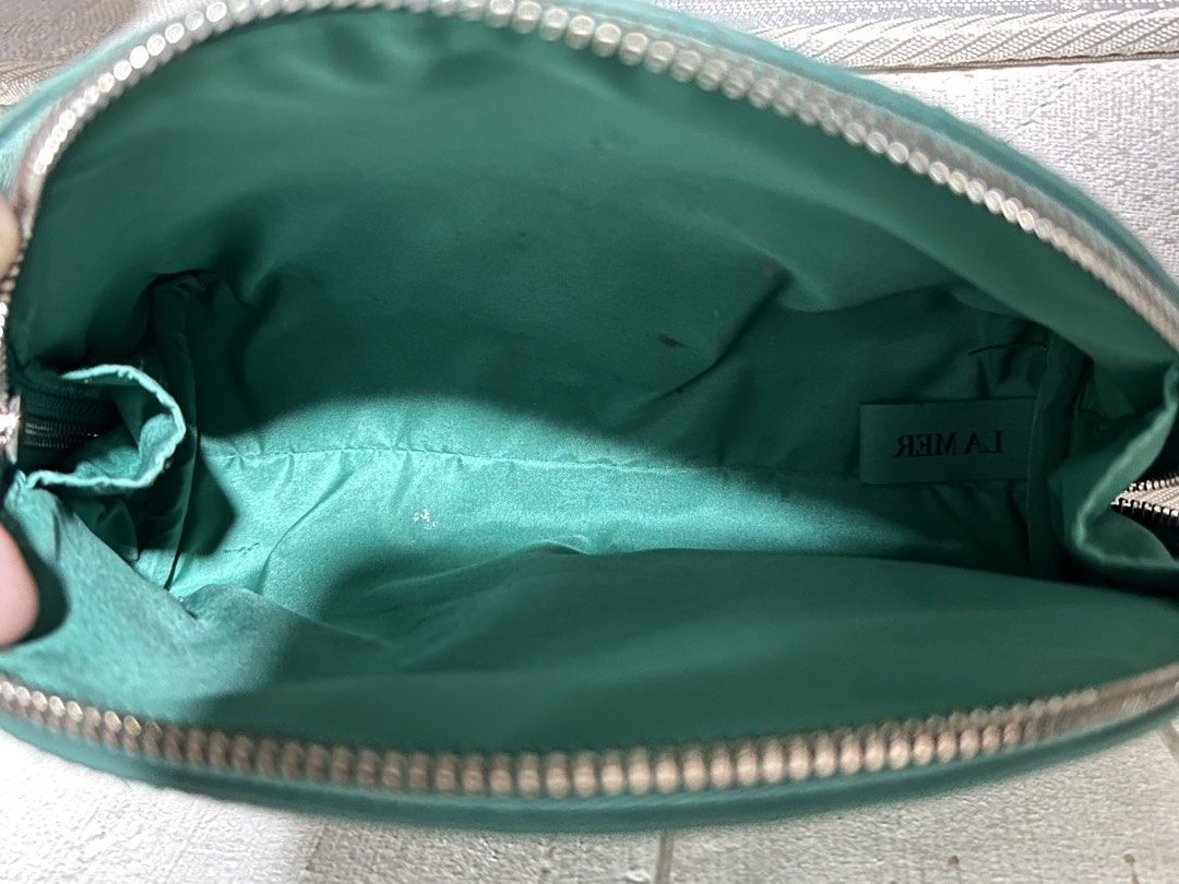 Original La Mer Green Makeup Pouch (Category: Purses & Pouches) located in Manila. Submitted by joisirel (Listing ID 1467241435, Image 3). Description: Original La Mer Pouch! Barely used, natambak lang po kaya nag accumulate ng dirt. But once cleaned, its all good. Negotiable for sure buyer!.