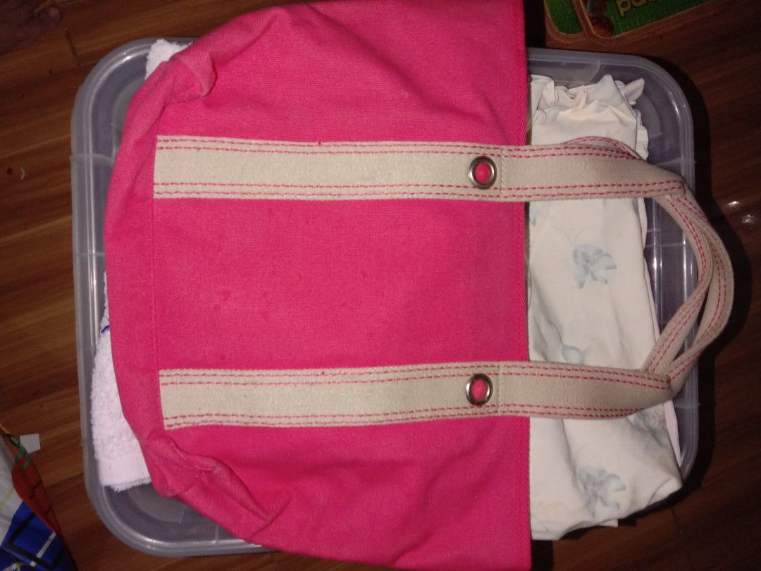 Original Lacoste Bag — RFS: decluttering (negotiable) (Category: Luxury Bags & Wallets) located in Manila. Submitted by _rosannn (Listing ID 1467296033, Image 2). Description: lacoste tote bag! never been used.
