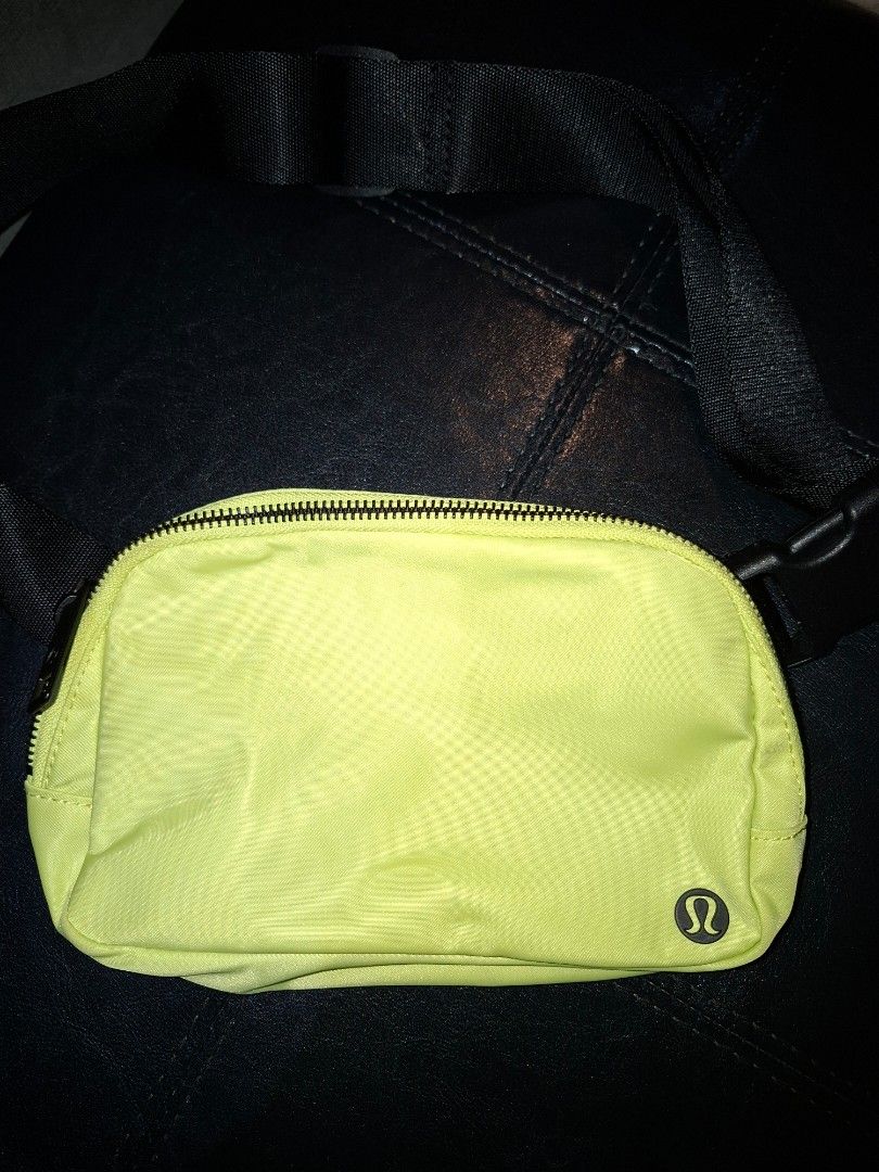 Original Lululemon Waistpack / Beltbag (Category: Belt bags, Clutches and Pouches) located in Pasig City. Submitted by al_is_war (Listing ID 1467196736, Image 1). Description: Like new, barely used..