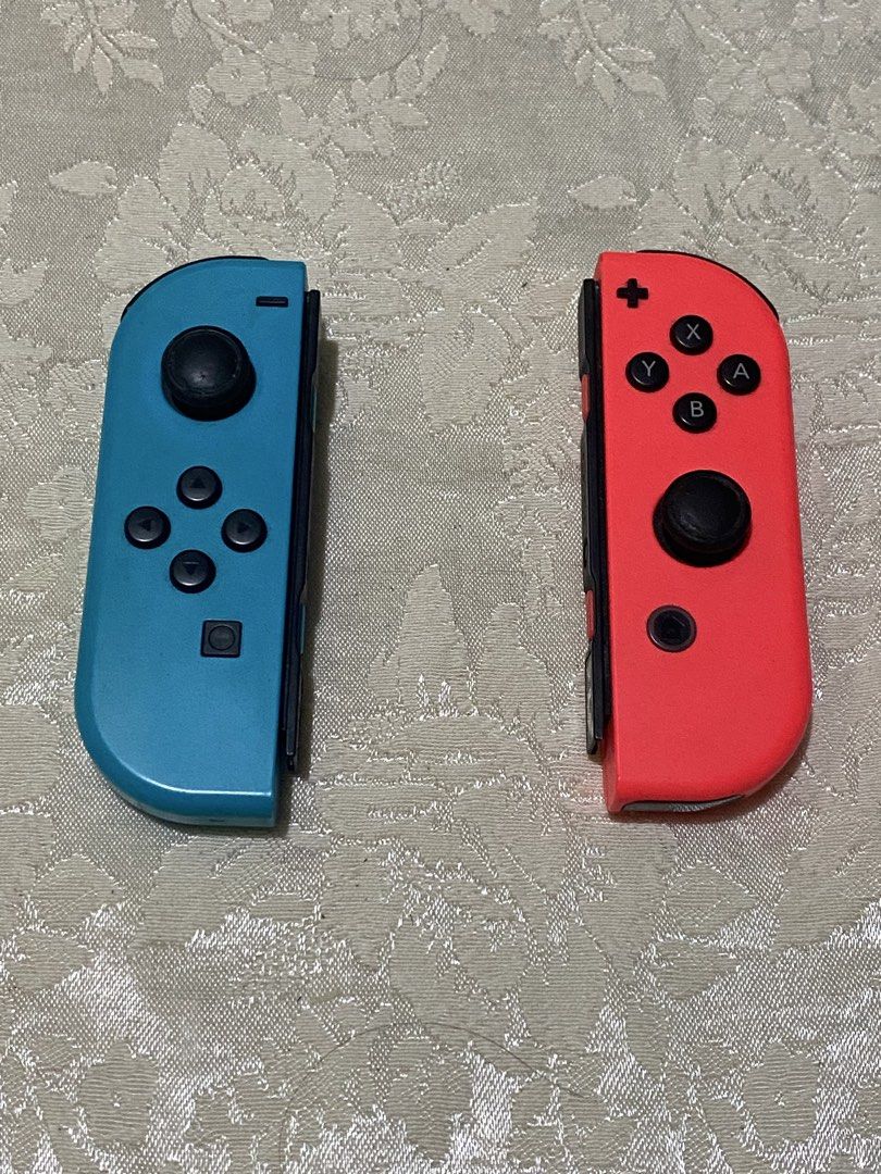 Original Nintendo Switch V1 Joycon Blue and Red (Category: Controllers) located in Manila. Submitted by thislegitfrfr (Listing ID 1467269753, Image 1). Description: Reason for selling: I already bought a new one with a different color. Issues: has AUTO-DRIFT and scratches Price is slightly negotiable. .