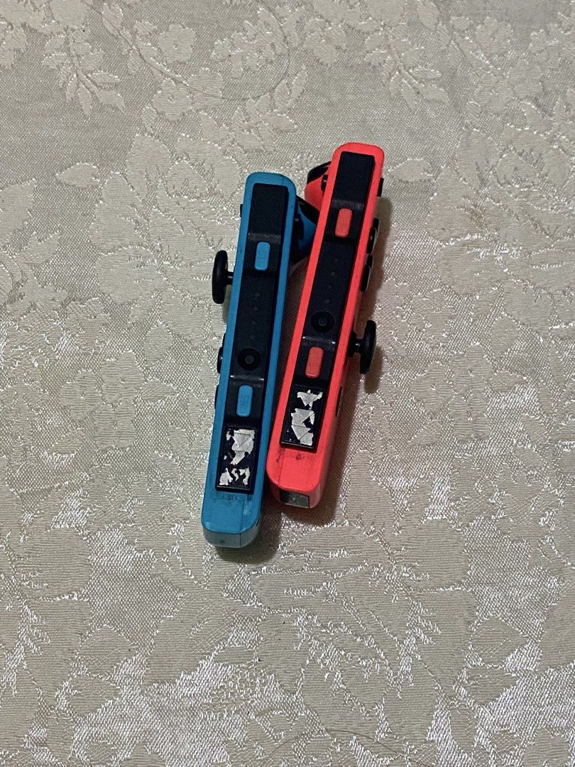Original Nintendo Switch V1 Joycon Blue and Red (Category: Controllers) located in Manila. Submitted by thislegitfrfr (Listing ID 1467269753, Image 3). Description: Reason for selling: I already bought a new one with a different color. Issues: has AUTO-DRIFT and scratches Price is slightly negotiable. .