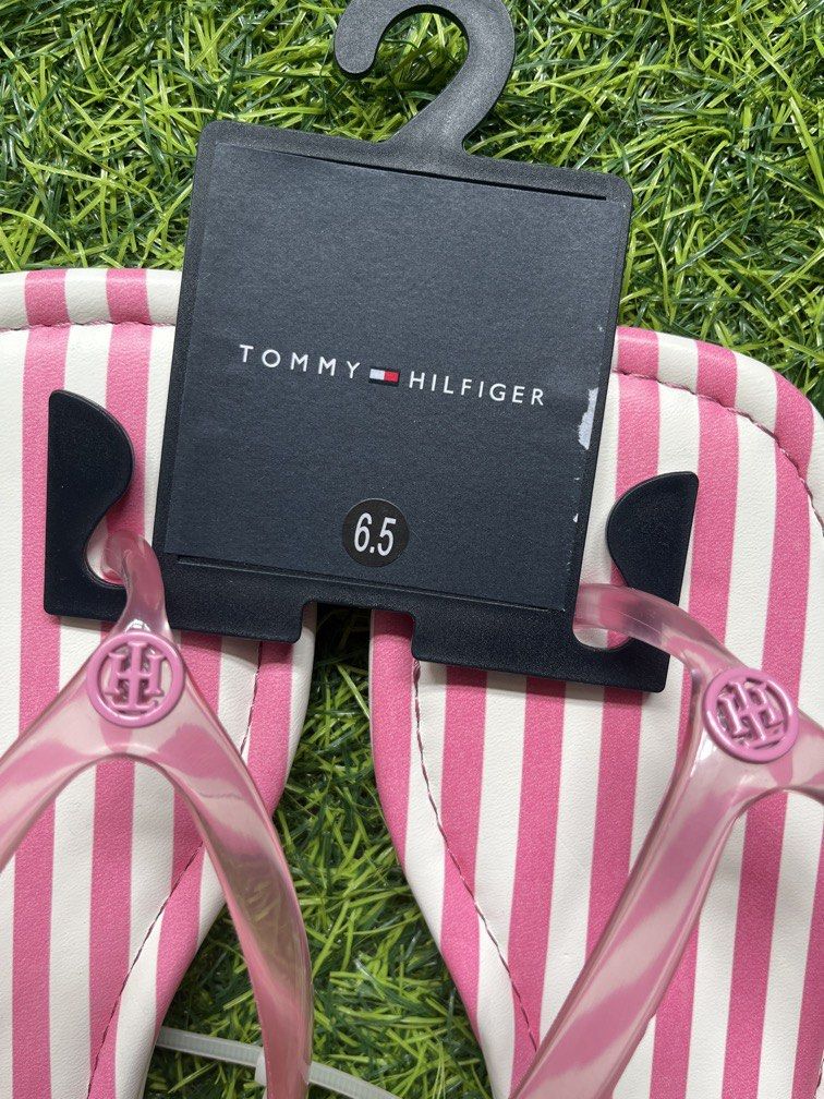 Original tommy hilfiger from u.s (Category: Slippers and slides) located in Manila. Submitted by ty_imported_goods (Listing ID 1467185794, Image 2). Description: Original from u.s Size: 6 1/2 But can be fit to size 5 to 6 1/2.