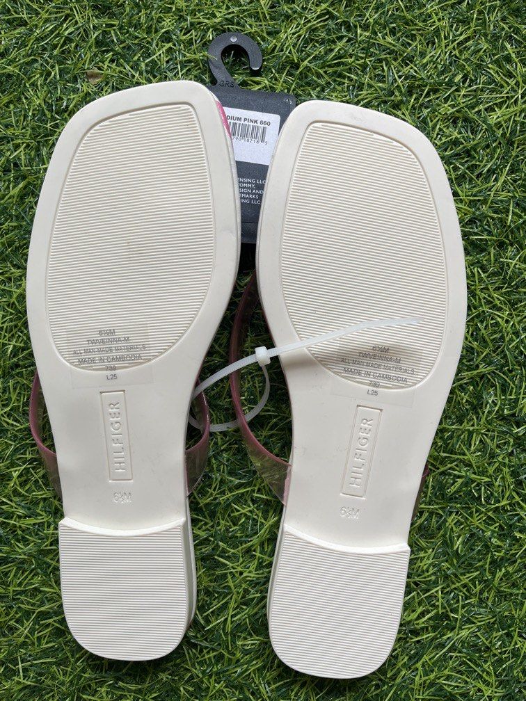 Original tommy hilfiger from u.s (Category: Slippers and slides) located in Manila. Submitted by ty_imported_goods (Listing ID 1467185794, Image 3). Description: Original from u.s Size: 6 1/2 But can be fit to size 5 to 6 1/2.
