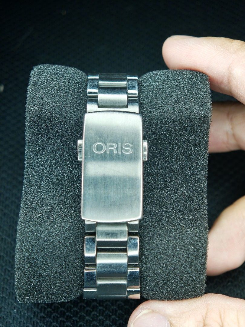 Oris Aquis Date 36mm Divers 300meters (Category: Men's Watches) located in Malabon City. Submitted by taoketimepieces (Listing ID 1467304729, Image 2). Description: Oris Aquis Date 36mm w/ ceramic white bezel 2012 Complete inclusions: outer box, inner box, manuals, and cards 🎁Free: polish and movement service upon buyers request Reference: 01 733 7652 4156-07 8 18 01P Case size: 36 mm Movement: Oris Calibre 733-1, automatic Power reserve: 41 hou