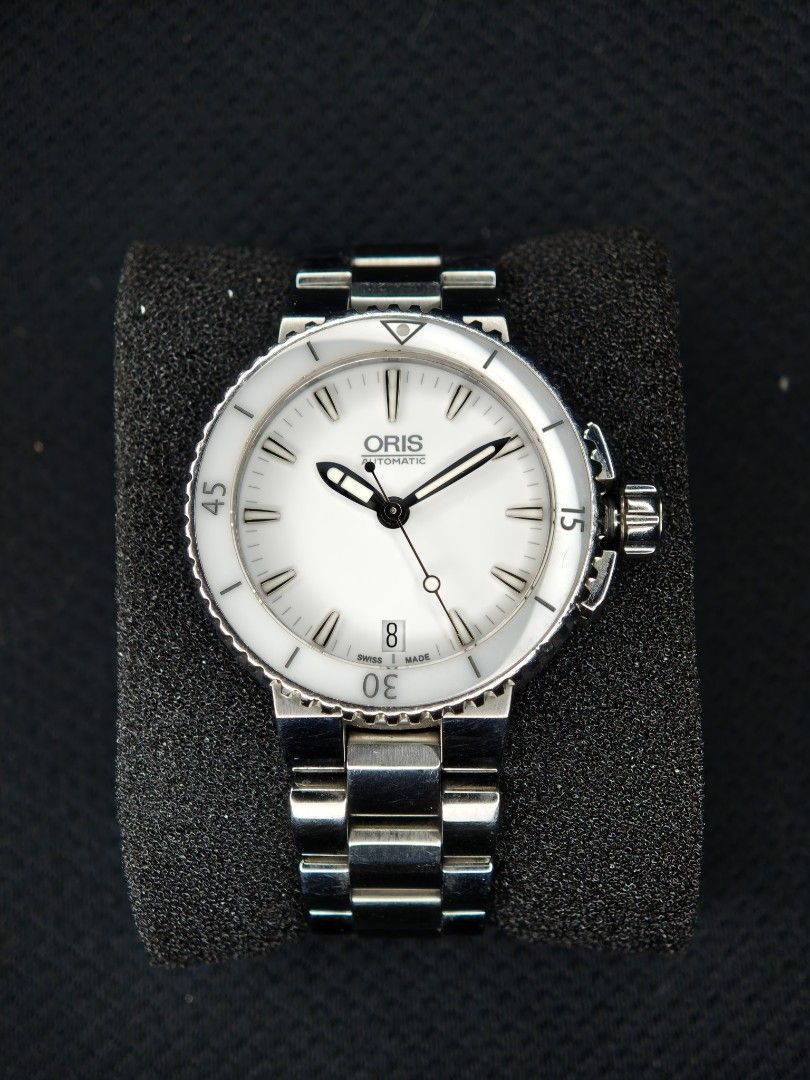 Oris Aquis Date 36mm Divers 300meters (Category: Men's Watches) located in Malabon City. Submitted by taoketimepieces (Listing ID 1467304729, Image 1). Description: Oris Aquis Date 36mm w/ ceramic white bezel 2012 Complete inclusions: outer box, inner box, manuals, and cards 🎁Free: polish and movement service upon buyers request Reference: 01 733 7652 4156-07 8 18 01P Case size: 36 mm Movement: Oris Calibre 733-1, automatic Power reserve: 41 hou