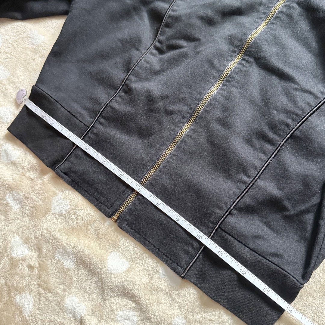 OSMOSE (Category: Coats, Jackets and Outerwear) located in Manila. Submitted by shefindshope (Listing ID 1467233798, Image 3). Description: .