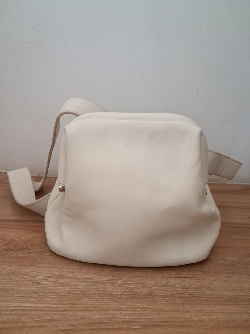 OSOI cream leather shoulder bag (Category: Cross-body Bags) located in Muntinlupa City. Submitted by msshoppingera (Listing ID 1467186753, Image 1). Description: OSOI genuine leather shoulder/crossbody bag. Off white/cream colour. Shows visible leather cracking along the folded side edges, but overall fully functional and clean inside. All items are available unless marked as sold. Payment first before shipping. Shipping fees will be shouldered b