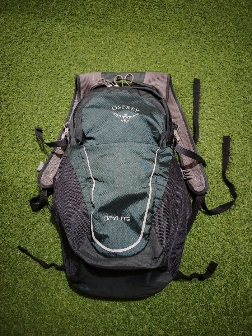 Osprey Daylite Daypack 20L (Category: Backpacks) located in Cavite. Submitted by koyawell.ph (Listing ID 1467280944, Image 2). Description: - Brand: Osprey - Model: Daylite - Color: Green - Material: Durable ripstop nylon - Comfort: Breathable mesh back panel and shoulder straps - Support: Includes sternum strap and hip belt for a secure fit - Hydration ready: Built-in loop near the top handle - Condition: Excellent / Ready to use - Ideal for: Hi