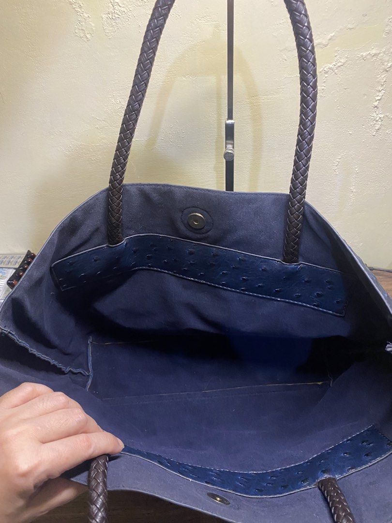 Ostrich Embossed Leather Tote Bag (Category: Tote Bags) located in Davao. Submitted by kuromisplace (Listing ID 1467306239, Image 3). Description: Size: medium to large ( can fit 13-inch Macbook) - magnetic closure - soft leather - perfect for daily use - please check all photos - ukay bale sourced 📍Davao City .