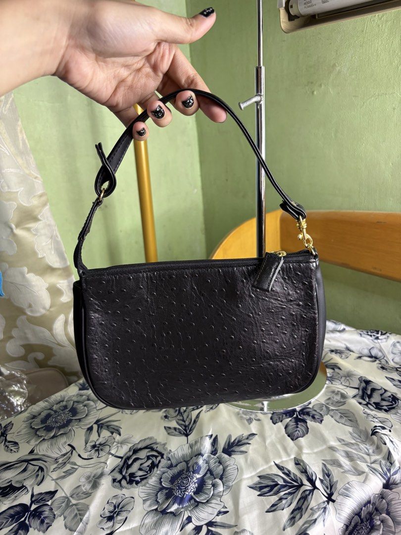 Ostrich kili bag (Category: Clutches) located in Malolos. Submitted by bag_gallery (Listing ID 1467261099, Image 1). Description: No brand but sourced it from japan surplus Medj dusty yung inner but konting punas pa. So cool..