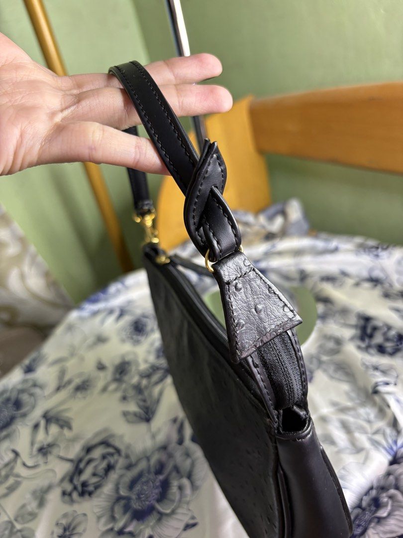 Ostrich kili bag (Category: Clutches) located in Malolos. Submitted by bag_gallery (Listing ID 1467261099, Image 3). Description: No brand but sourced it from japan surplus Medj dusty yung inner but konting punas pa. So cool..