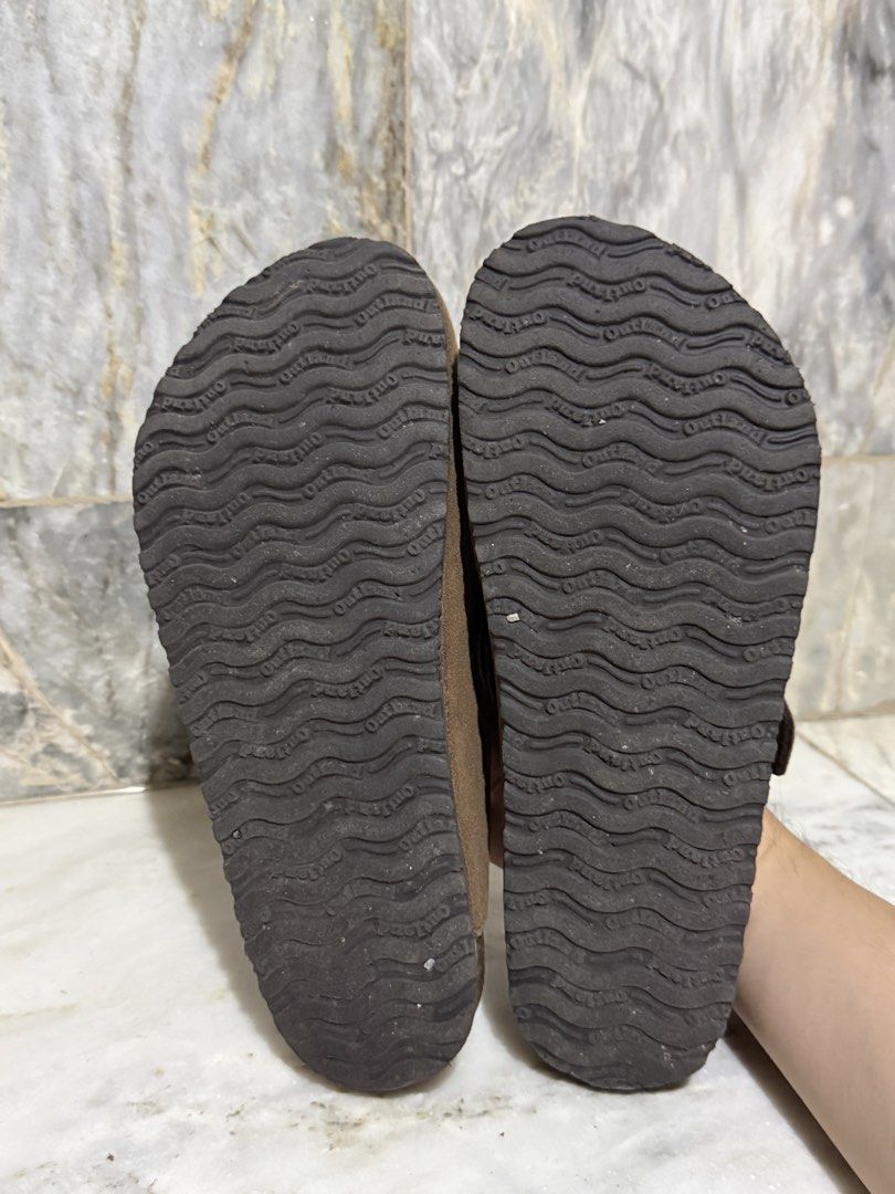 Outland Brown Suede Clogs Size 10 (Category: Slippers & Slides) located in Bacoor. Submitted by patrickluwis (Listing ID 1467333597, Image 3). Description: - Size 10 for men - 2,600 mall price - Good as new – used fewer than 5 times - Perfect dupe for BRK Boston clogs RFS: Di nagagamit.