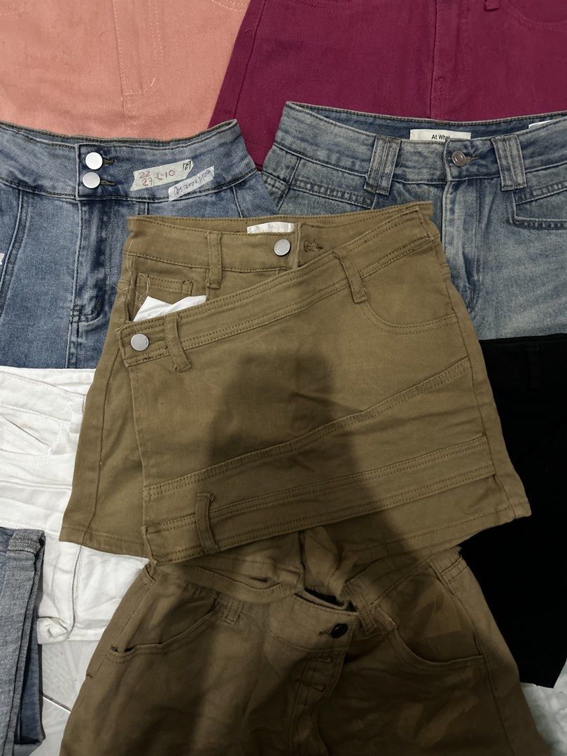 Overlap Skort (Category: Skirts) located in Balanga. Submitted by kristine_co (Listing ID 1467332148, Image 1). Description: Like new Over lap skort size 25-26 on medida .