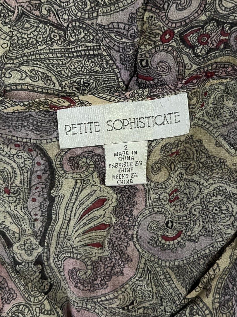 Paisley patterned v back long sleeve peasant blouse (Category: Blouses) located in Las Pinas. Submitted by jilanah (Listing ID 1467343895, Image 2). Description: .