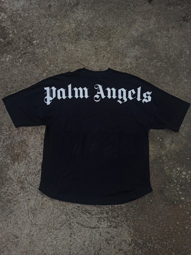 Palm Angels Classic Logo Oversized Shirt (Category: Tshirts & Polo Shirts ) located in Baybay. Submitted by thrift_thrift_langg (Listing ID 1467173825, Image 3). Description: Palm Angels Classic Logo Oversized Shirt W- 24 L-30 Color rate: 9/10 Issue: May dumikit ibang kulay sa print Very Good Condition - Size: XXL.